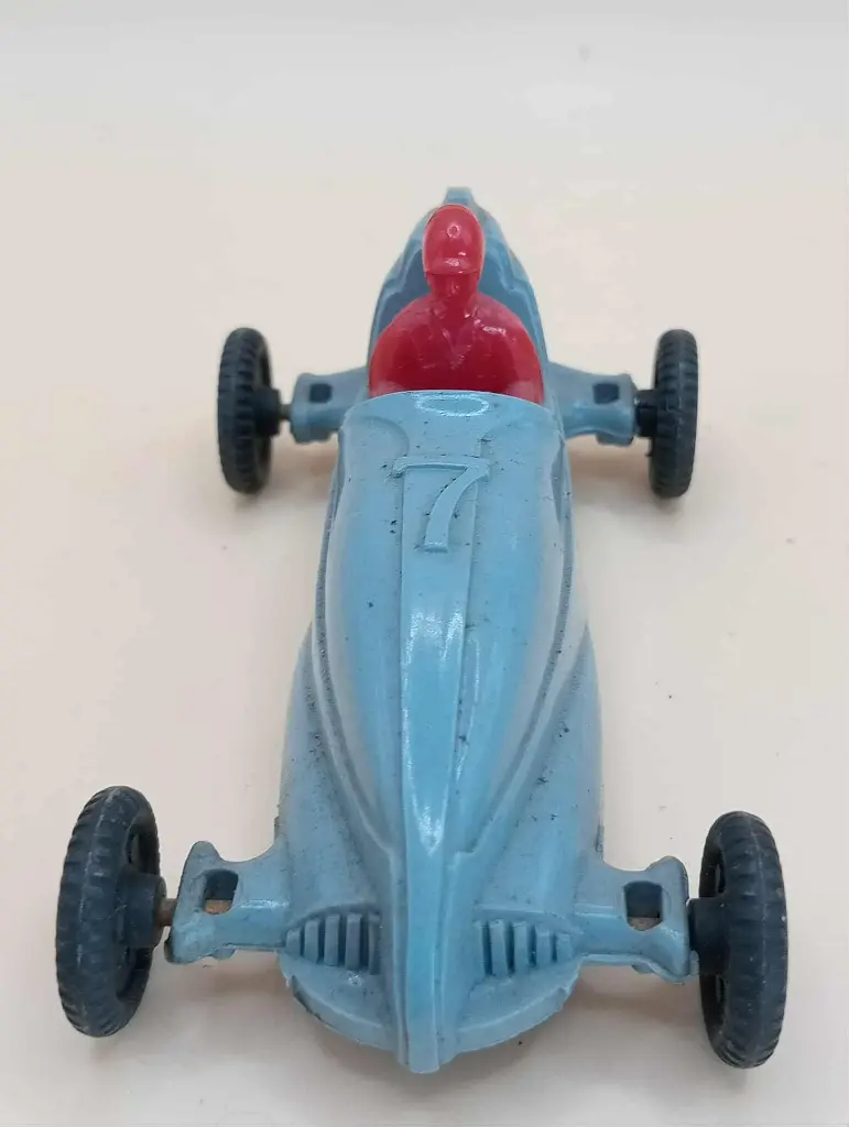 Voiture de course vintage en plastique semi‑dur (années 1960, 9,5 cm)
