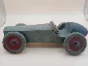 Voiture en bois artisanale vintage