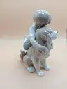 Figurine en porcelaine fine – signée Myra