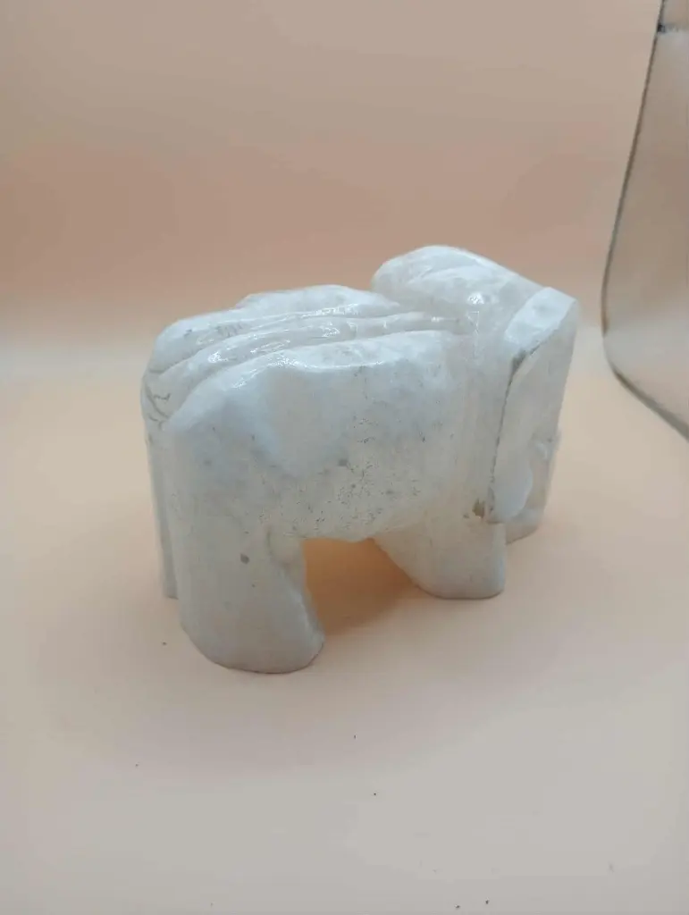Éléphant sculpté en albâtre-déco vintage porte-bonheur