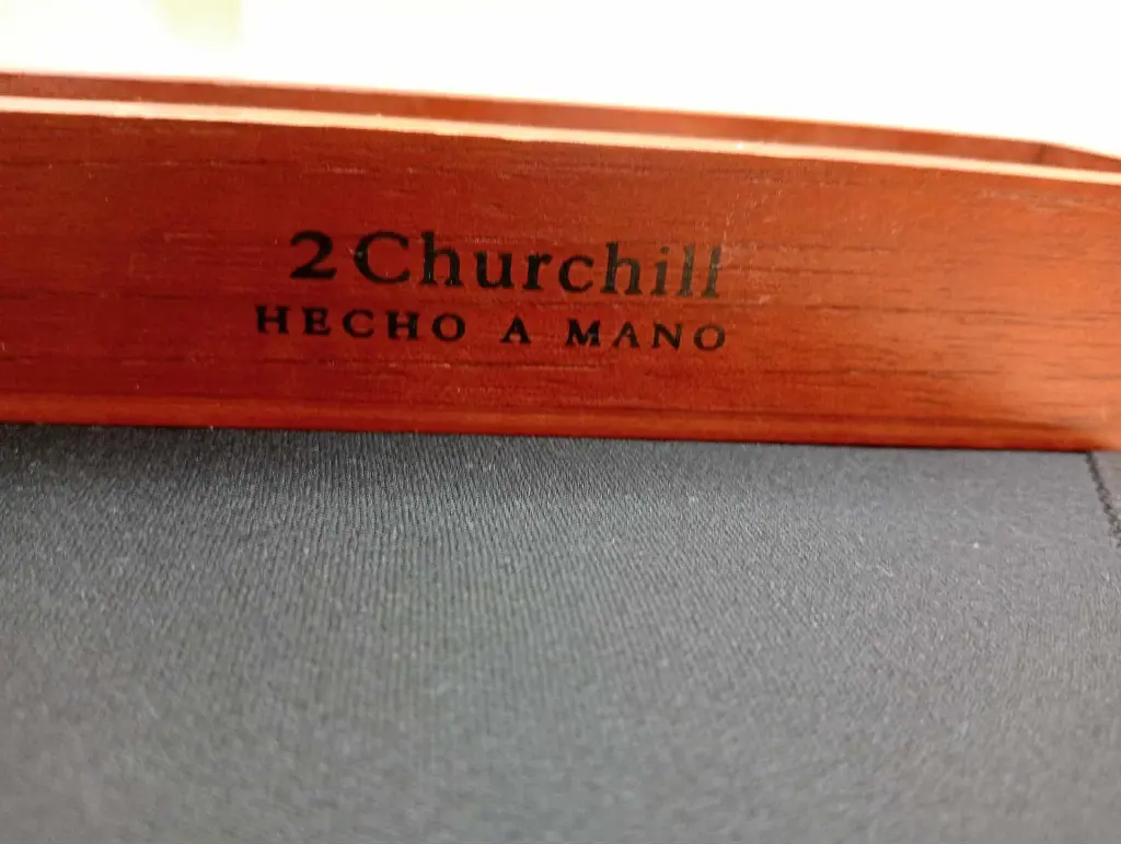 2 cigares Elegante Bello dans un étui Churchill