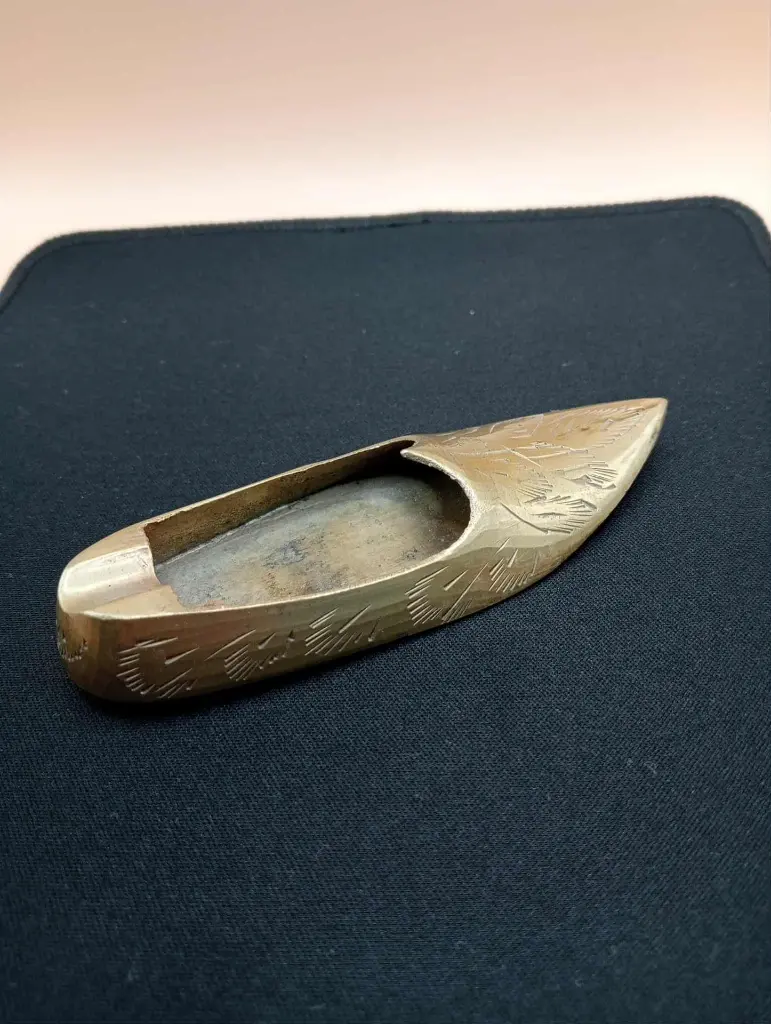 Mini cendrier en laiton gravé – 10,5 cm