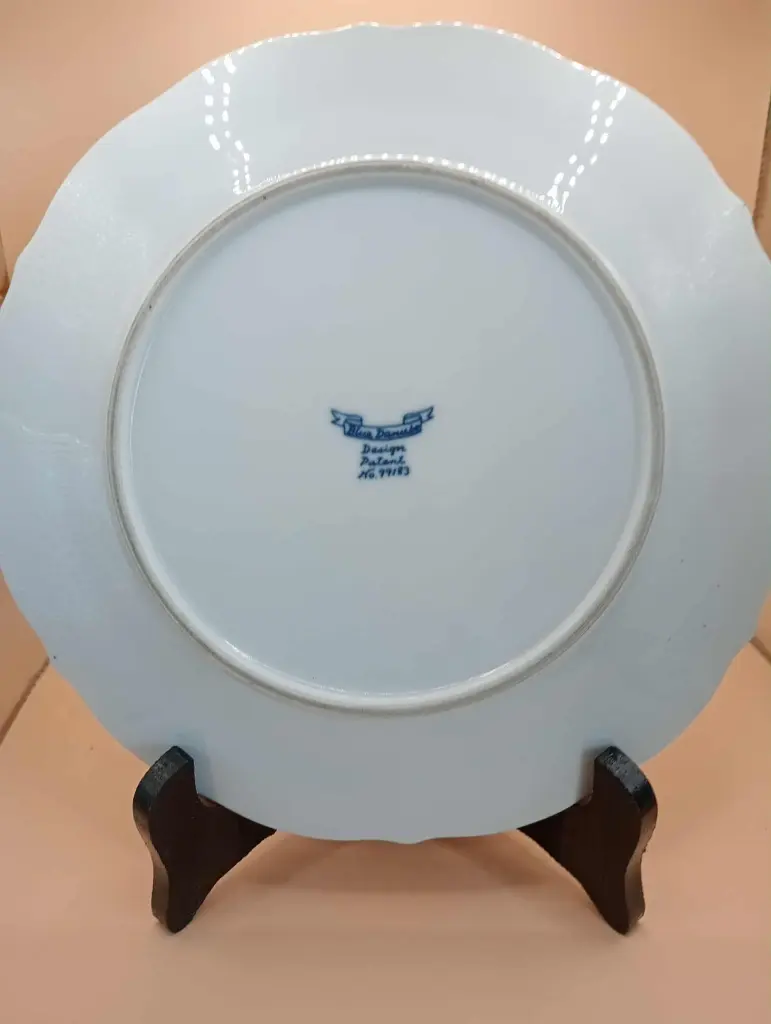 Assiette porcelaine Blue Danube 22 cm — décor floral bleu — bord festonné