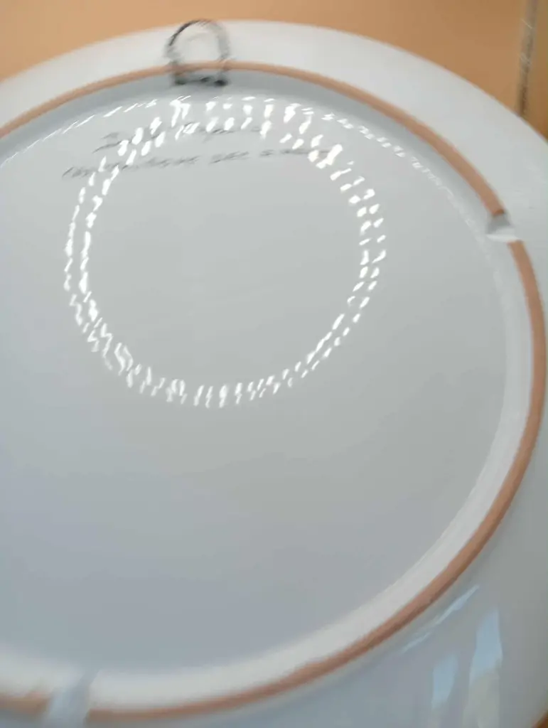 Assiette faïence Caltagirone 31,5 cm — Dell'Aquila, décor à la main, triskelion sicilien