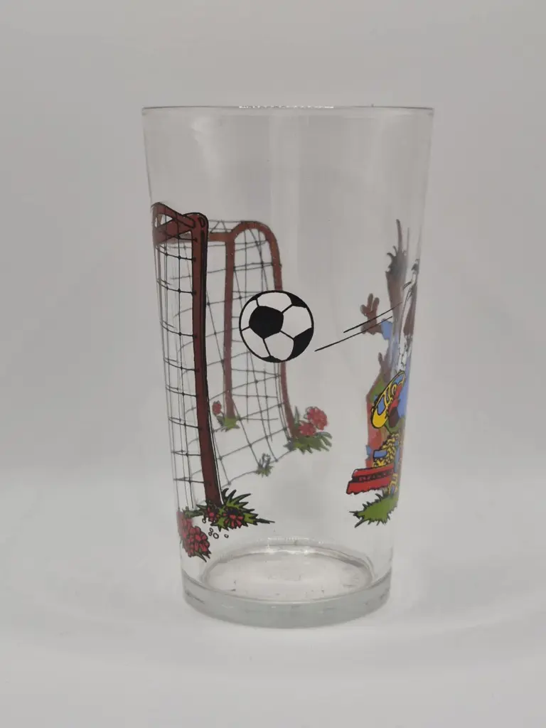 Verre Duralex Kellogg's Miel Pops - chèvre joue au football