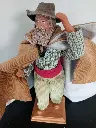 Figurine – Vieil homme en cape de velours