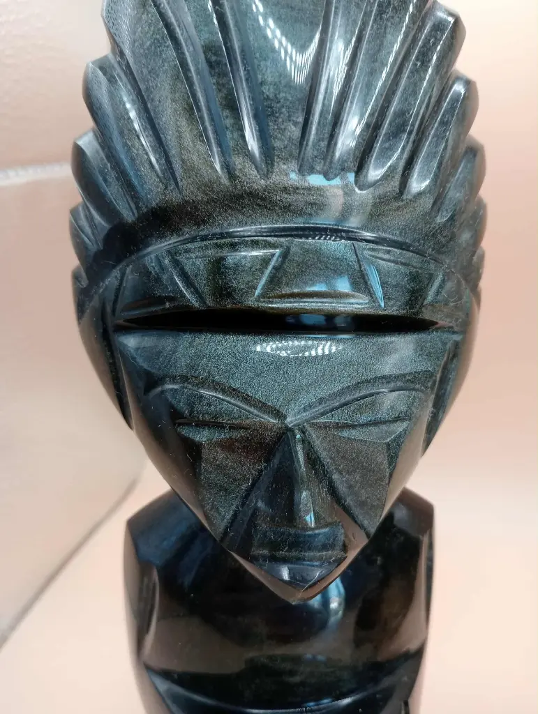 Ensemble de 2 statues art précolombien / incas – Postures assises à couvre-chef – 21 cm