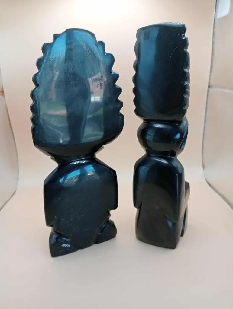 Ensemble de 2 statues art précolombien / incas – Postures assises à couvre-chef – 21 cm