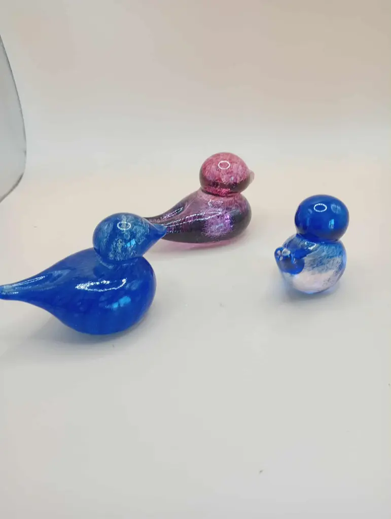 Lot de 3 canards en verre soufflé – signés “V de B”