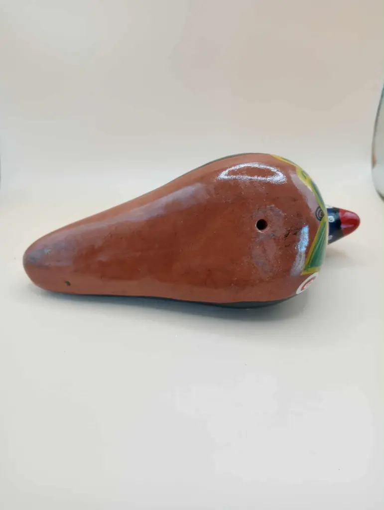 Oiseau décoratif en terre cuite peinte – 20 cm