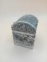 Petit coffre décoratif en aluminium gravé – 7 × 5,5 cm