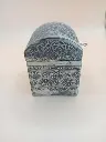 Petit coffre décoratif en aluminium gravé – 7 × 5,5 cm