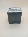 Petit coffre décoratif en aluminium gravé – 7 × 5,5 cm