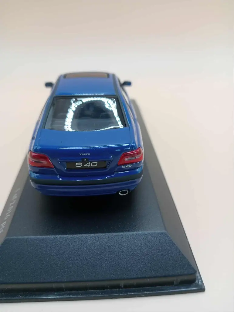 Volvo S40 – Minichamps – échelle 1/43 – édition limitée 1 of 2016 pcs – boîte d’origine