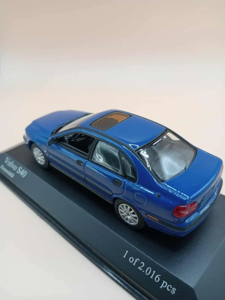 Volvo S40 – Minichamps – échelle 1/43 – édition limitée 1 of 2016 pcs – boîte d’origine