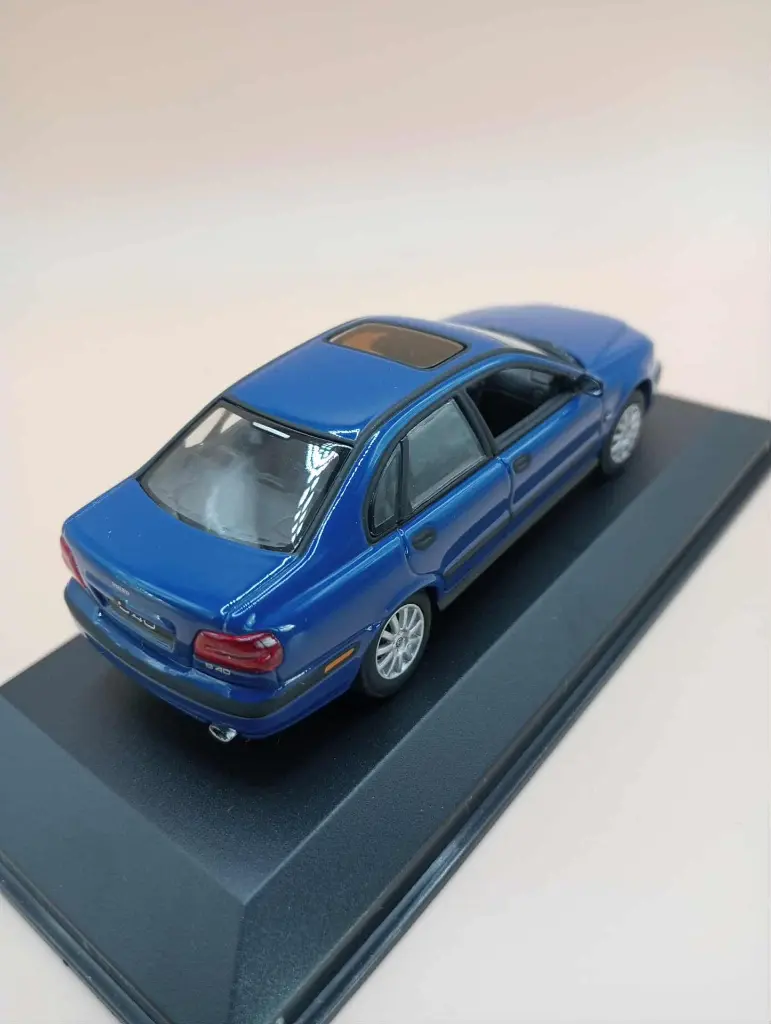 Volvo S40 – Minichamps – échelle 1/43 – édition limitée 1 of 2016 pcs – boîte d’origine