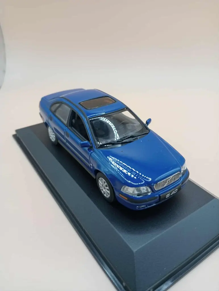 Volvo S40 – Minichamps – échelle 1/43 – édition limitée 1 of 2016 pcs – boîte d’origine