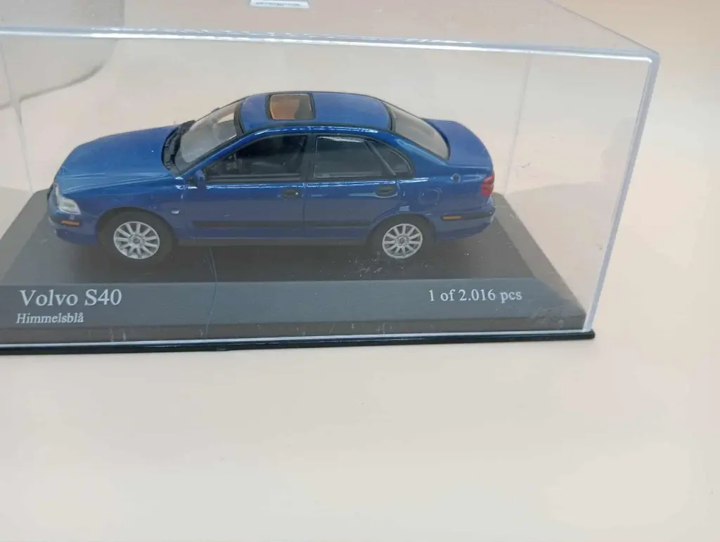 Volvo S40 – Minichamps – échelle 1/43 – édition limitée 1 of 2016 pcs – boîte d’origine
