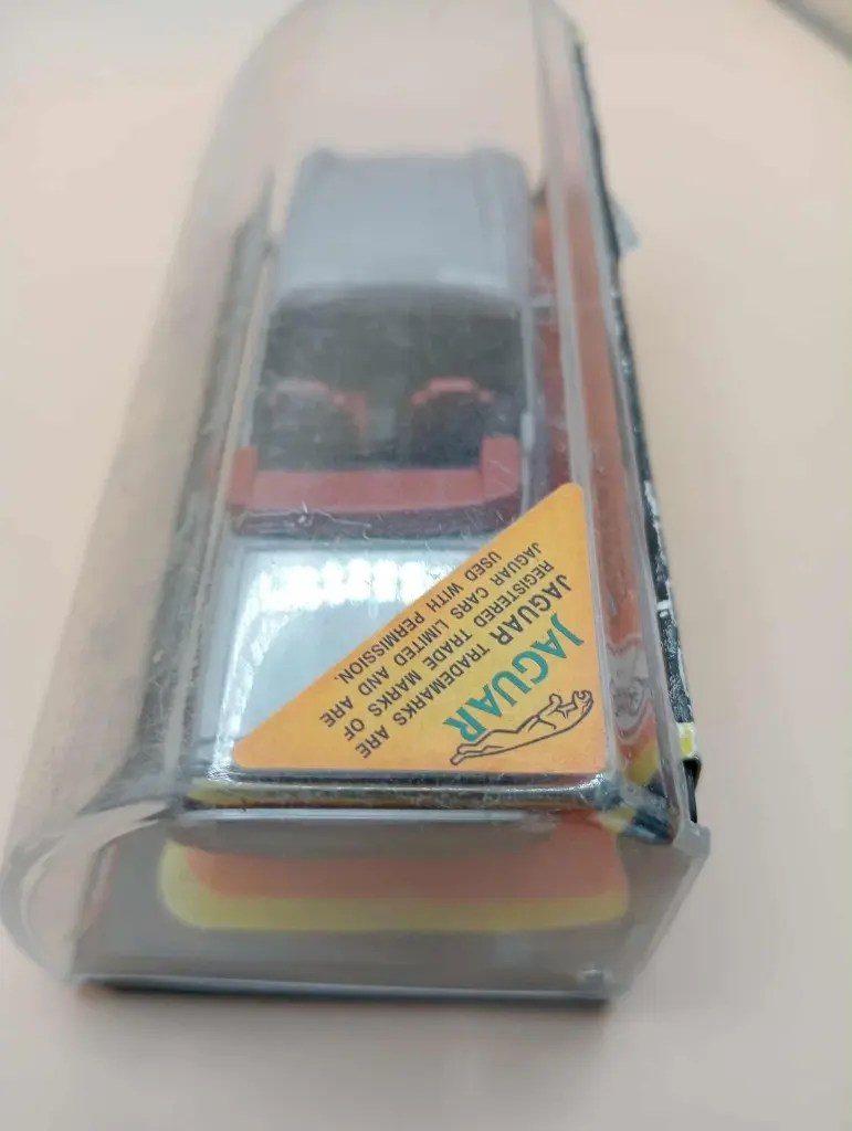 Jaguar XJ-S V12 (1986) – Échelle 1/43 – Vitrine d’origine