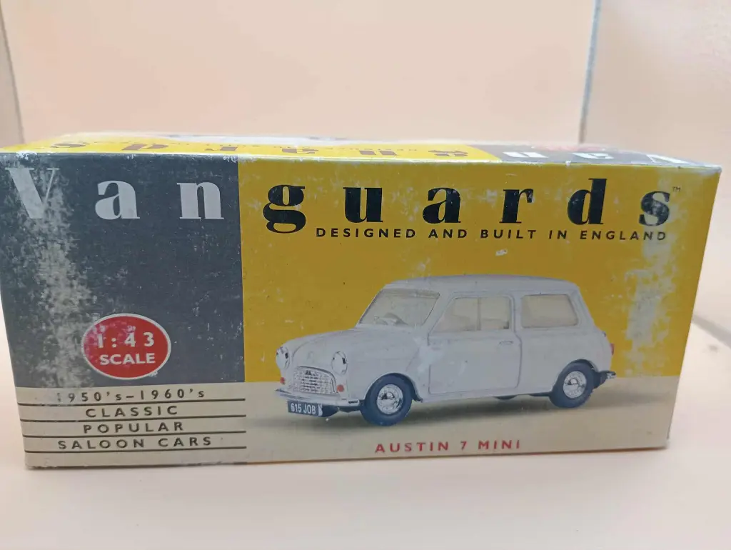 Mini Saloon – Vanguards Collection | Échelle 1/43 | Made in England | Boîte d’origine