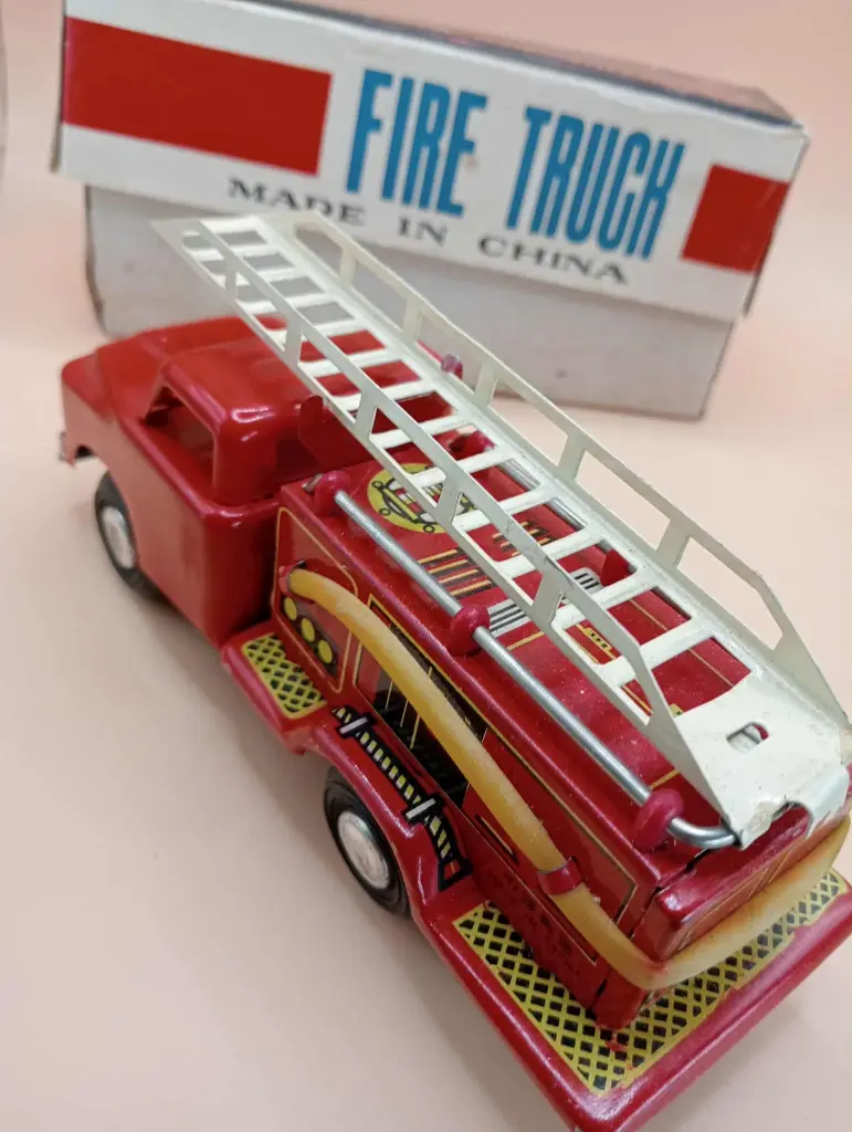 Camion de pompiers en tôle (tin toy)