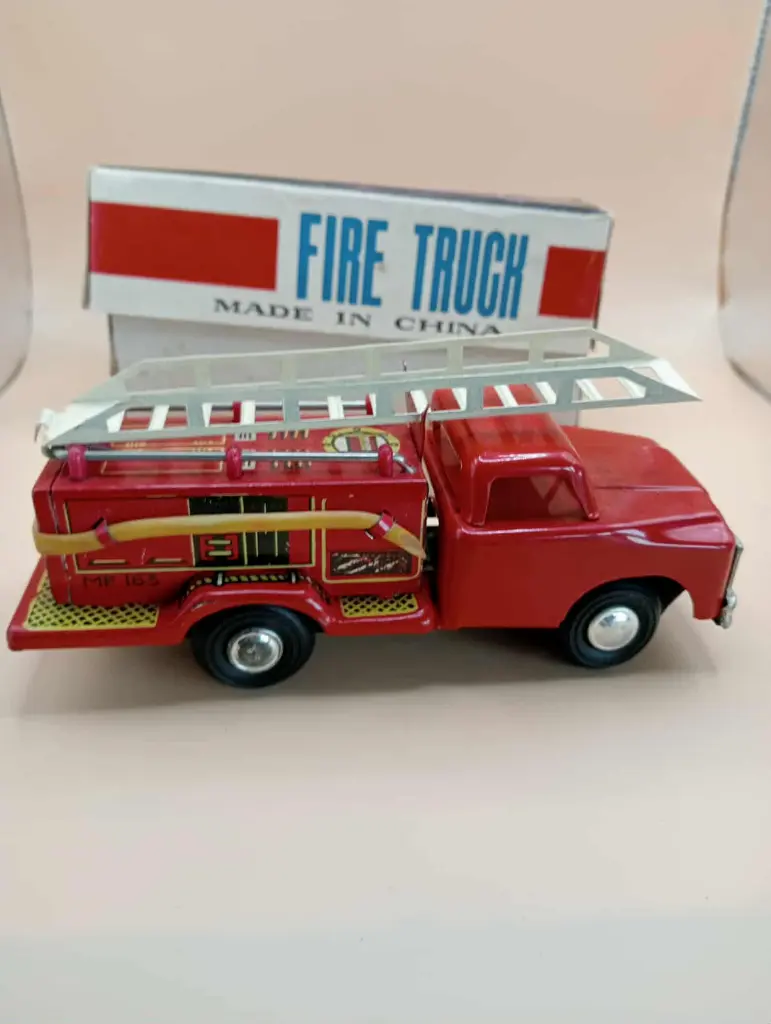 Camión de bomberos de hojalata (tin toy)