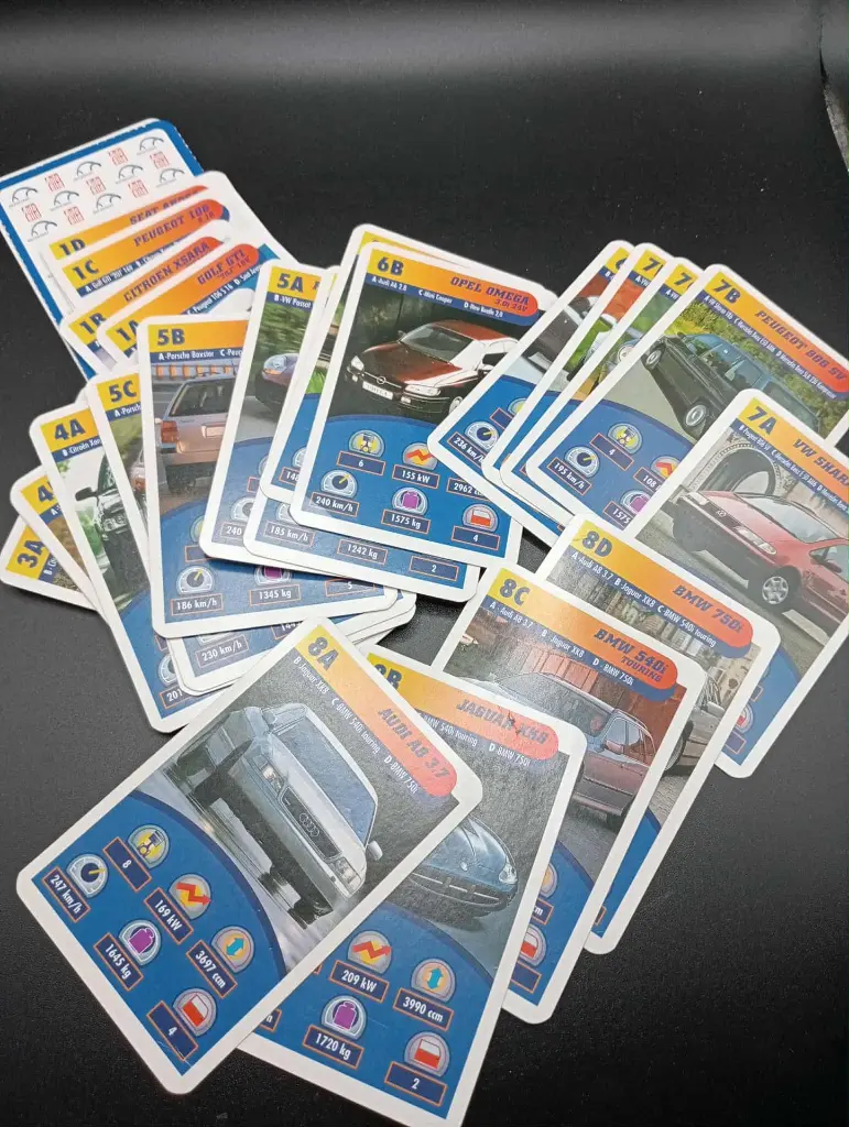 Mega Trumps Cars Piatnik - Jeu de Cartes Voitures New Cockpit Design