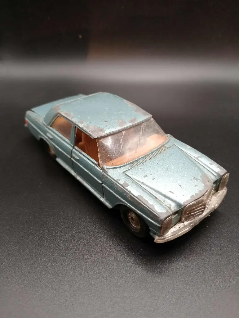 CORGI Mercedes-Benz 240 D – Voiture miniature vintage