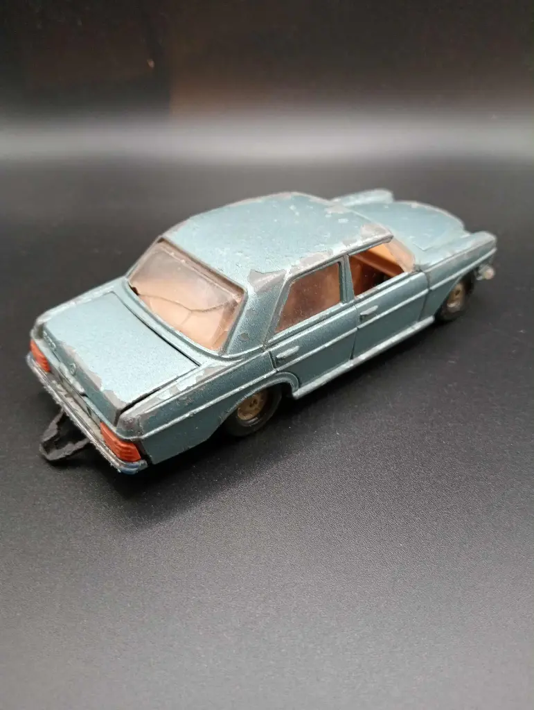 CORGI Mercedes-Benz 240 D – Voiture miniature vintage