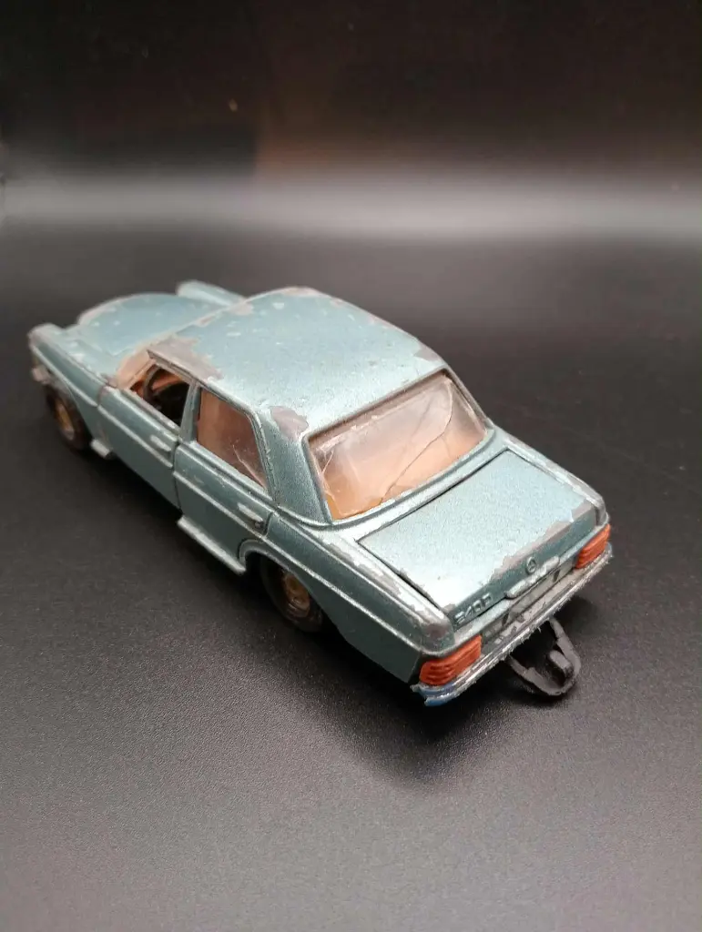 CORGI Mercedes-Benz 240 D – Voiture miniature vintage
