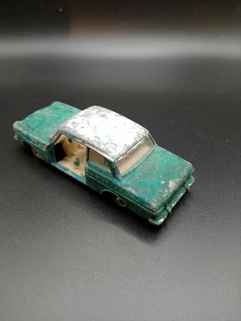 Dinky Toys Ford Taunus 12 M – Made in France by Meccano – Réf. 818 (années 1960)