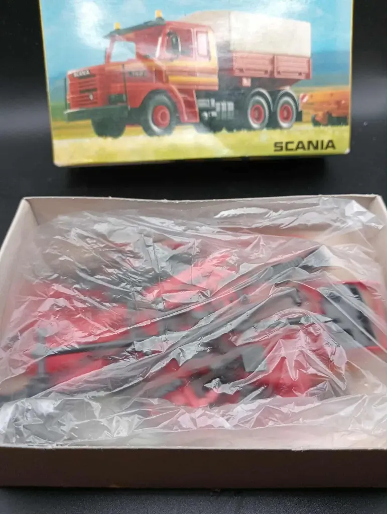 Maquette KIBRI HO 10218 – Scania 142 avec remorque – Échelle 1/87 – Édition 1985