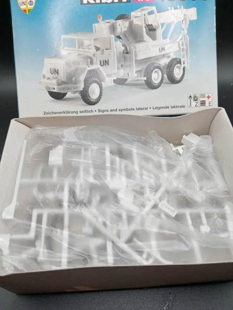 Maquette KIBRI HO 18093 – Camion ONU avec grue – Échelle 1/87 – Édition fin 1990s