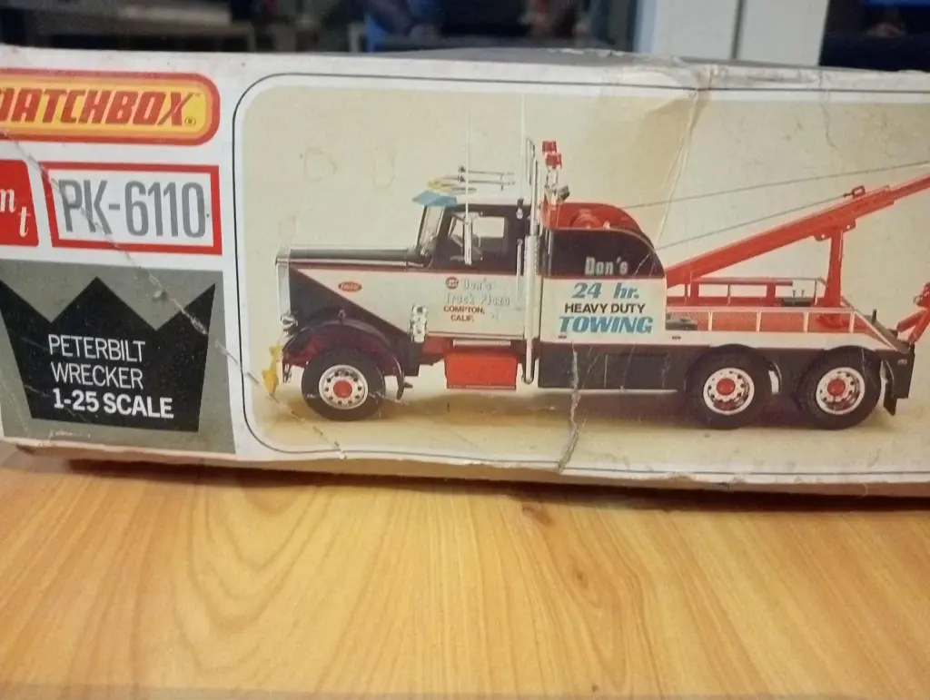 Maquette Matchbox Peterbilt Wrecker – Échelle 1/25 – Années 1980 – Pièces chromées – Boîte d’origine – Notice absente
