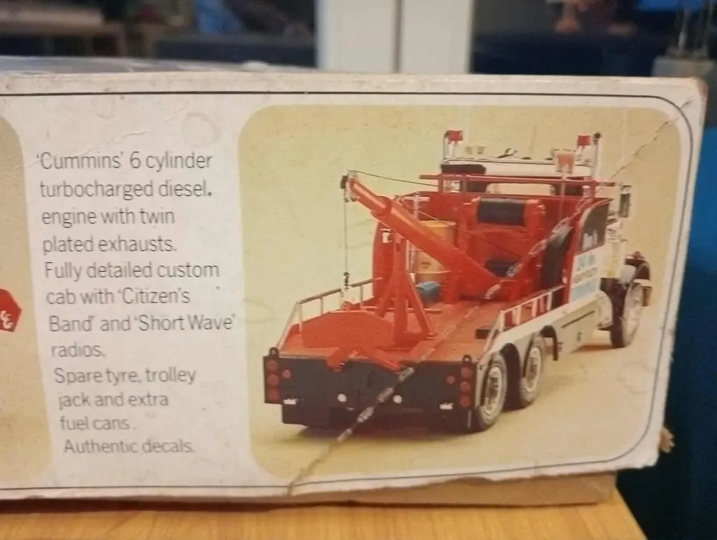 Maquette Matchbox Peterbilt Wrecker – Échelle 1/25 – Années 1980 – Pièces chromées – Boîte d’origine – Notice absente