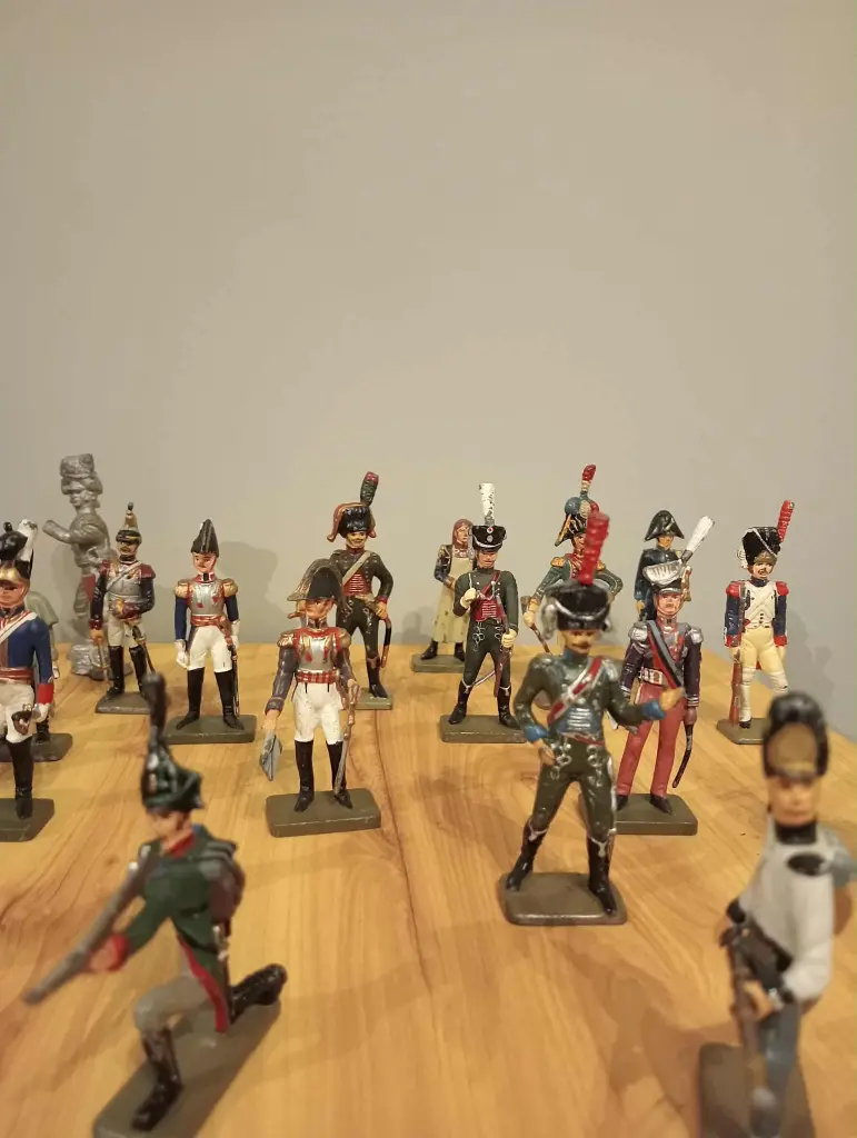 Lot de 25 soldats de plomb – Majorité Starlux – Figurines militaires vintage – Quelques non identifiés – État d’origine