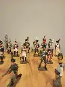 Lot de 25 soldats de plomb – Majorité Starlux – Figurines militaires vintage – Quelques non identifiés – État d’origine