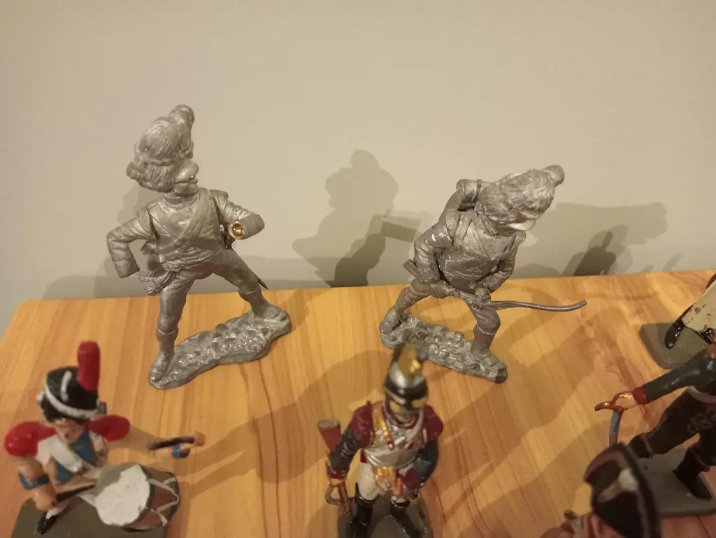 Lot de 25 soldats de plomb – Majorité Starlux – Figurines militaires vintage – Quelques non identifiés – État d’origine