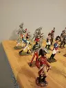 Lot de 25 soldats de plomb – Majorité Starlux – Figurines militaires vintage – Quelques non identifiés – État d’origine