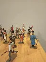 Lot de 25 soldats de plomb – Majorité Starlux – Figurines militaires vintage – Quelques non identifiés – État d’origine