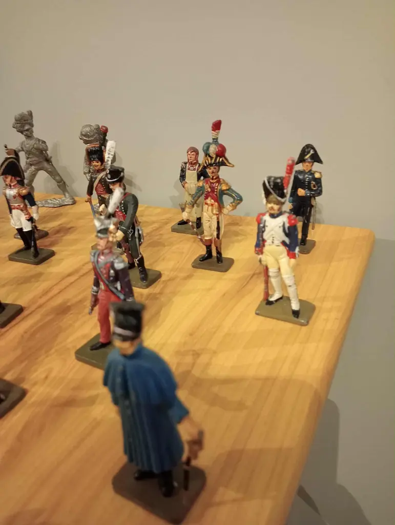 Lot de 25 soldats de plomb – Majorité Starlux – Figurines militaires vintage – Quelques non identifiés – État d’origine