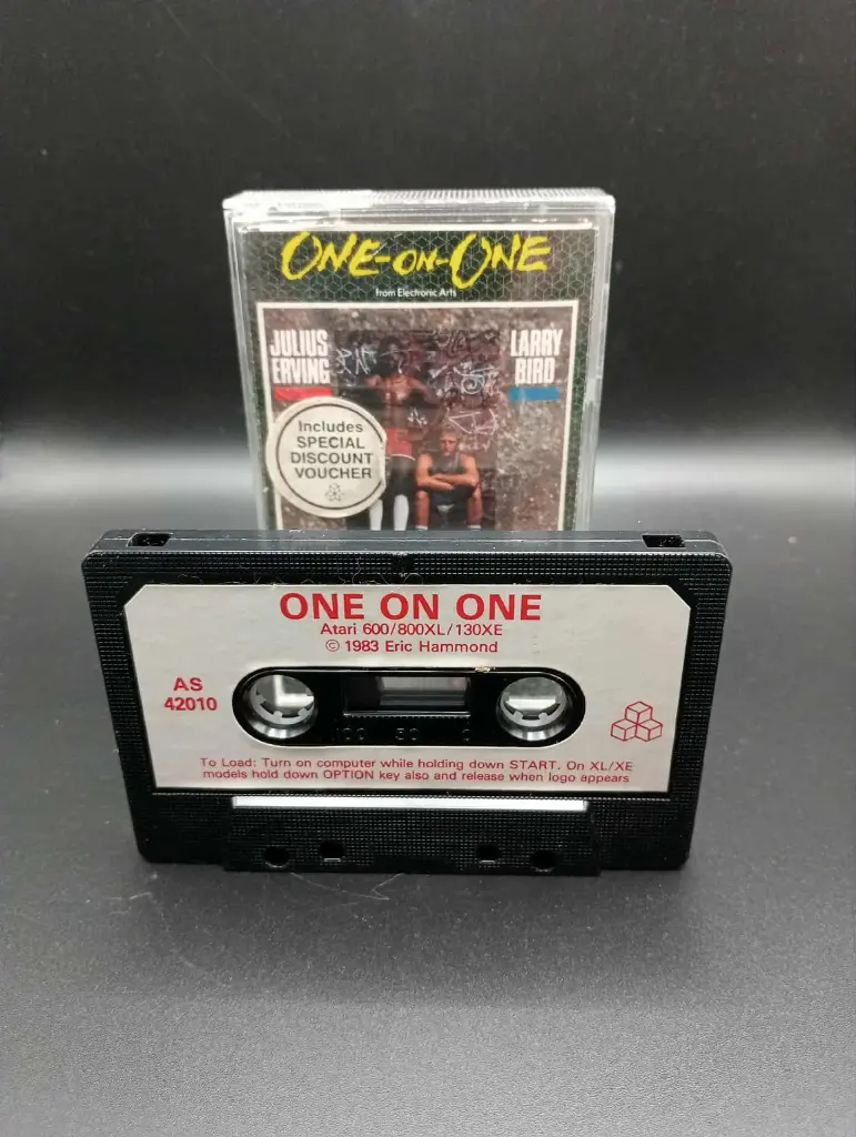 One‑on‑One — Cassette Atari 400/800/XL/XE (Electronic Arts) — Julius Erving vs Larry Bird