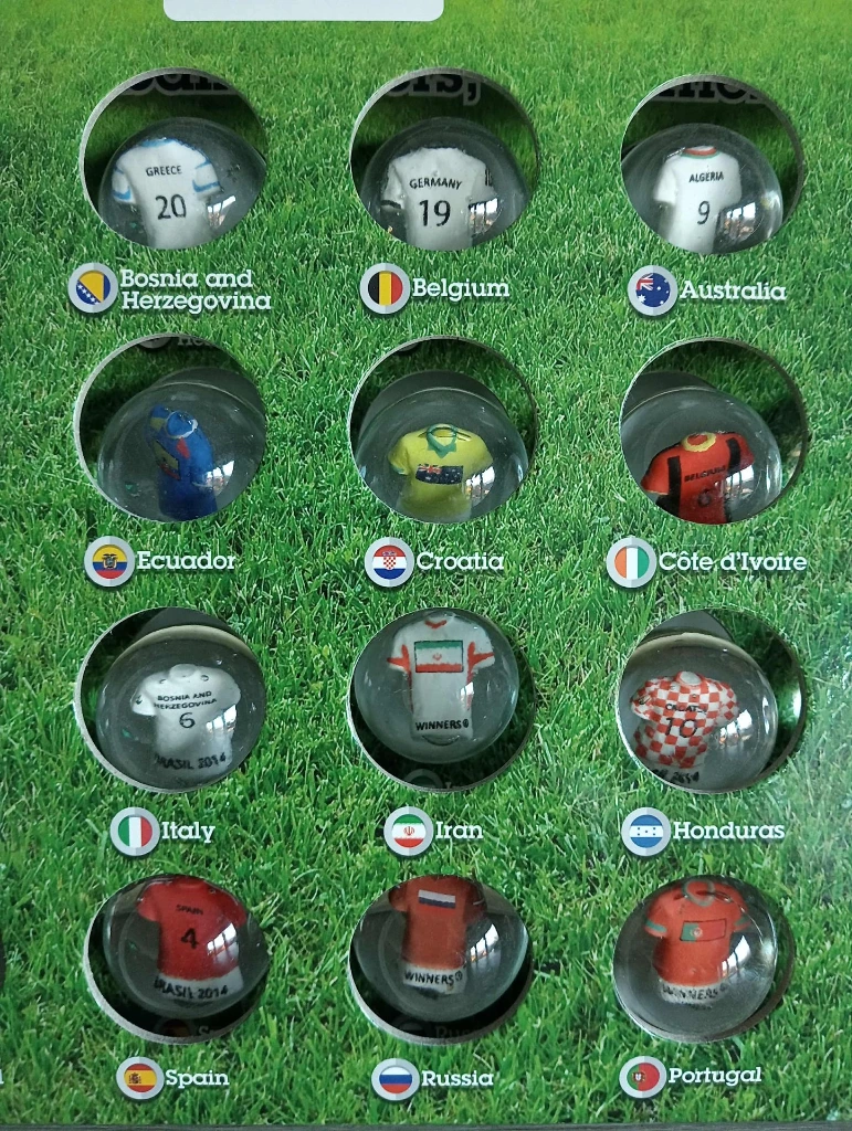 Coffret DEEN WK 2014 – 32 billes en verre du Mondial, football et nostalgie