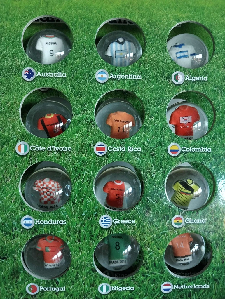 Coffret DEEN WK 2014 – 32 billes en verre du Mondial, football et nostalgie