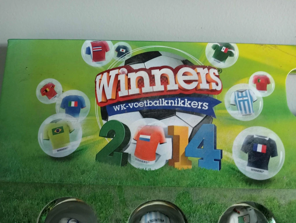 Coffret DEEN WK 2014 – 32 billes en verre du Mondial, football et nostalgie