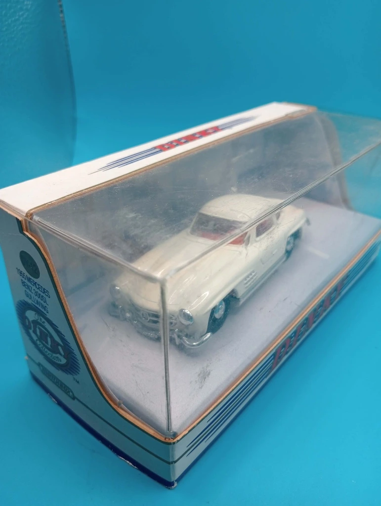 Dinky DY-12 Mercedes-Benz 300SL Gullwing 1955 – Miniature 1:43