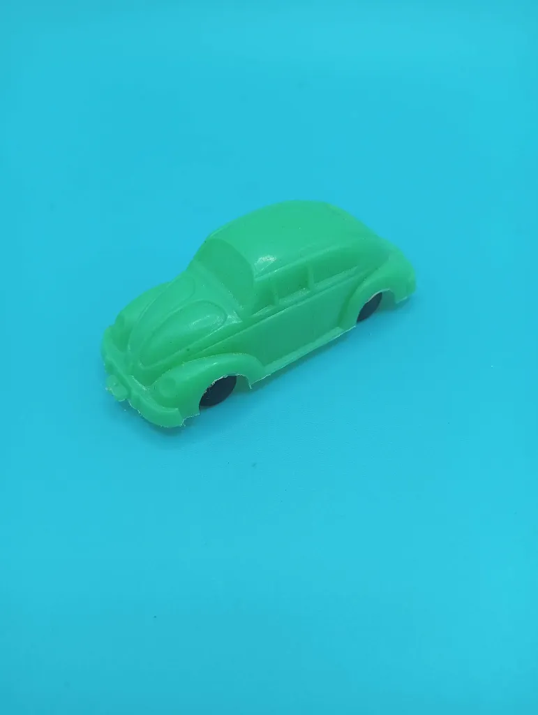 Volkswagen Coccinelle – Jouet plastique vert – Cadeau Bonux – Années 60–80