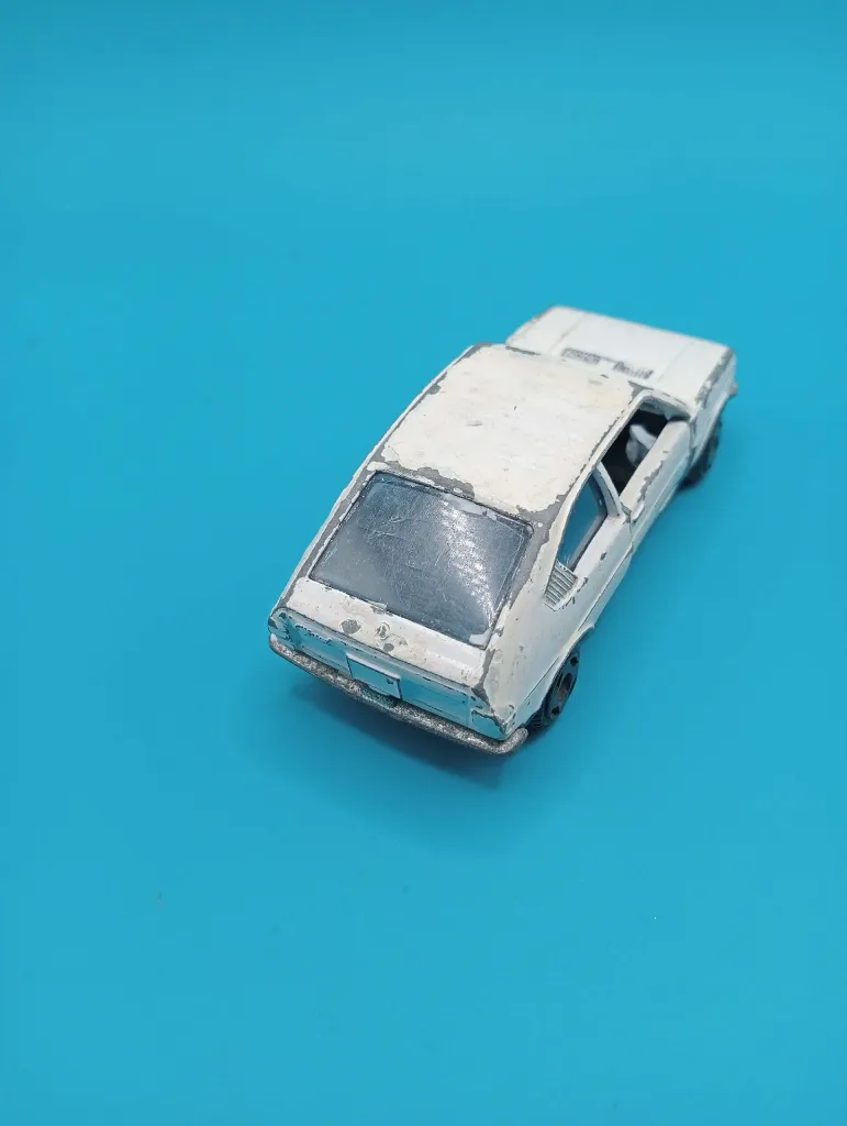 Polistil E36 Alfasud 1/43 – miniature vintage en métal, état usé