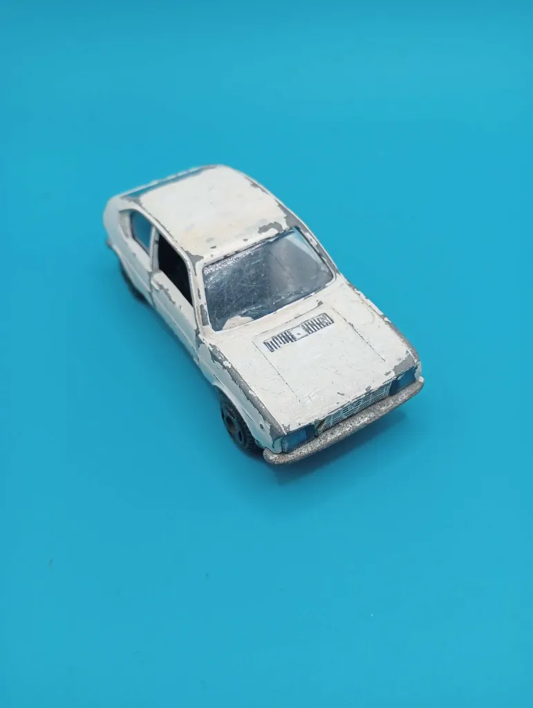 Polistil E36 Alfasud 1/43 – miniature vintage en métal, état usé