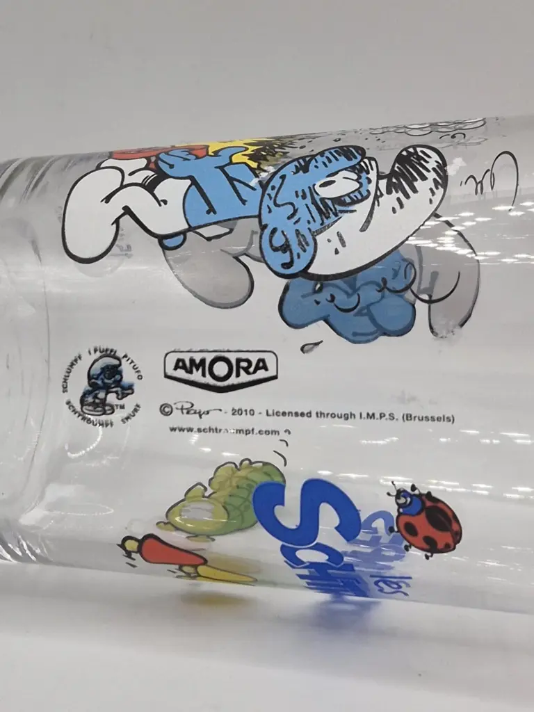Verre schtroumpfs Amora 2010 - schtroumpf farceur offre un cadeau